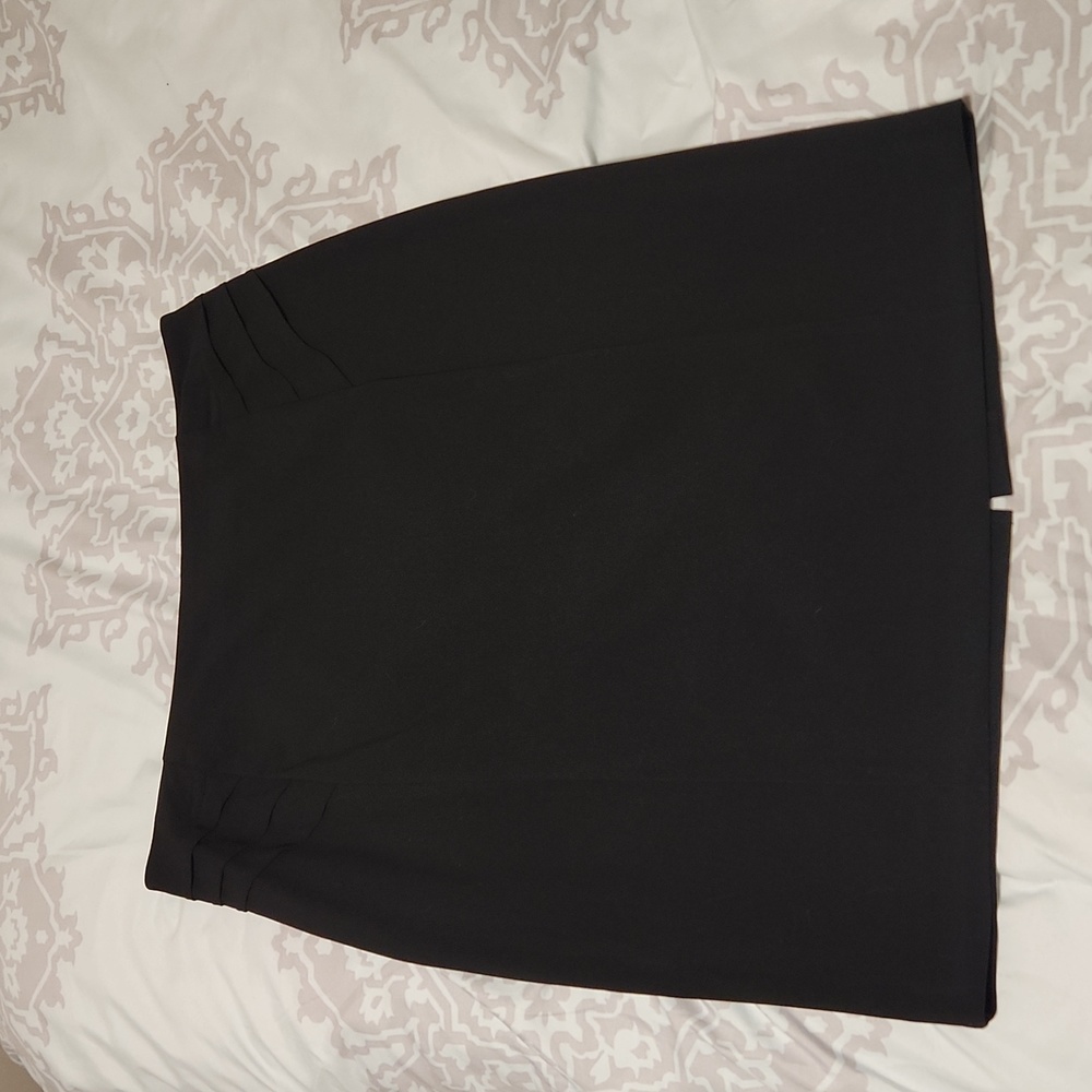 Black New York and Co pencil skirt. Size 10.